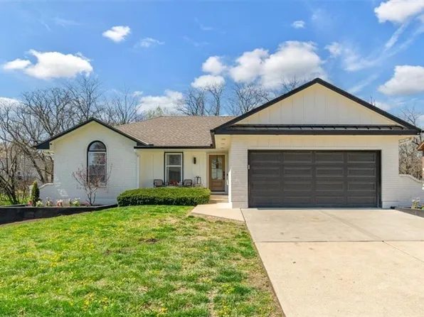 716 NE Lyon Dr, Lees Summit, MO 64086