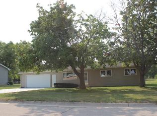 1304 3rd St NW, Hampton, IA 50441