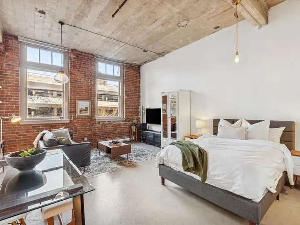 546 Beatty St #206, Vancouver, BC V6B 2L3