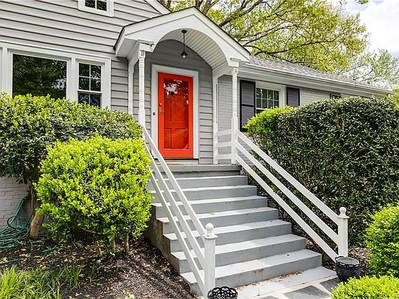 3rd image of 513 Cedarbrooke Ln