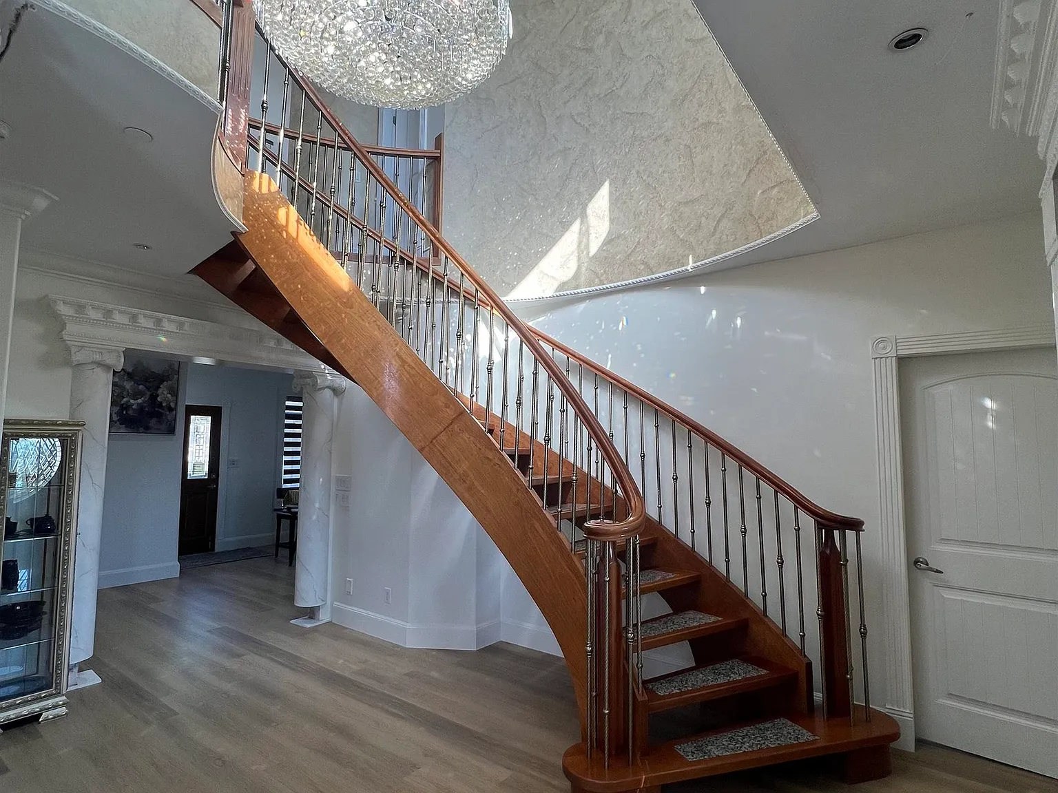 6 bed, 2833 sqft, $7,700 — Photo 3