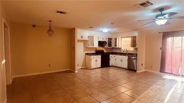 3 bed, 2.0 bath, 1700 sqft, $1,950 — Photo 4