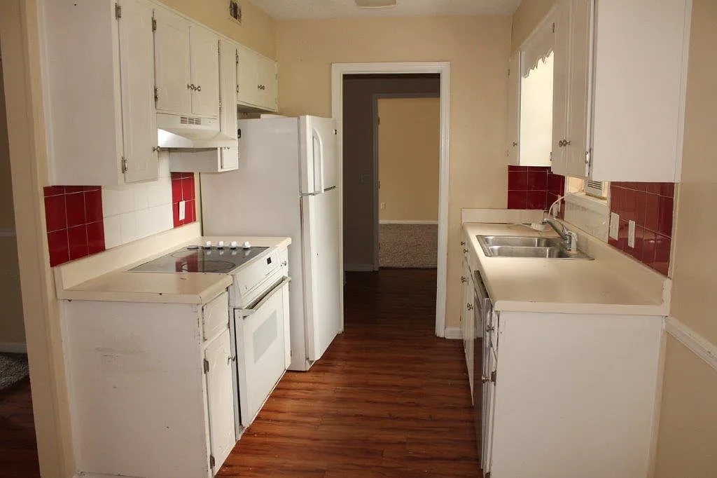 4 bed, 2336 sqft, $1,200 — Photo 3