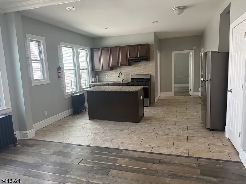 2 bed, 1.0 bath, $2,000 — Photo 3