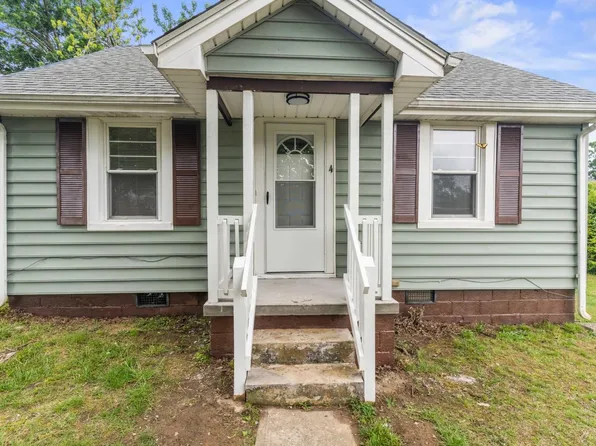 407 Chaney Ln, Gretna, VA 24557
