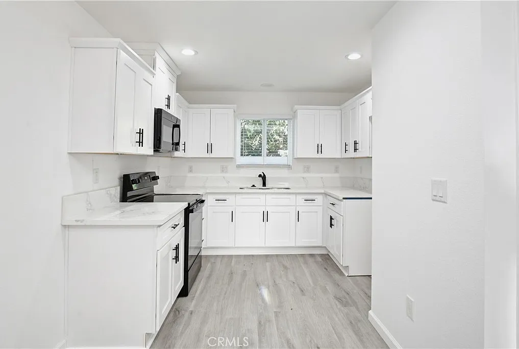 2 bed, 1000 sqft, $2,800 — Photo 3