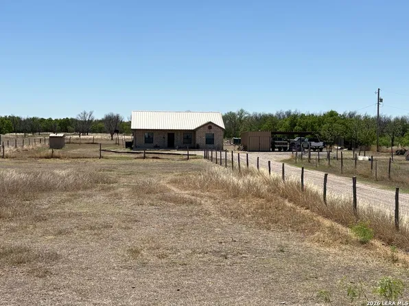 632 Mays Rd., Quemado, TX 78877