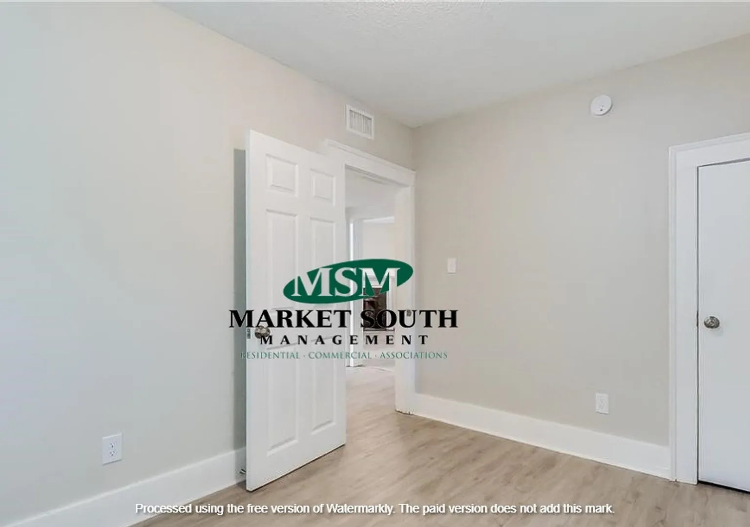 33 E 1423 — Photo 2