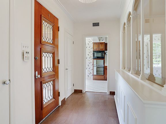 ENTRANCE FOYER