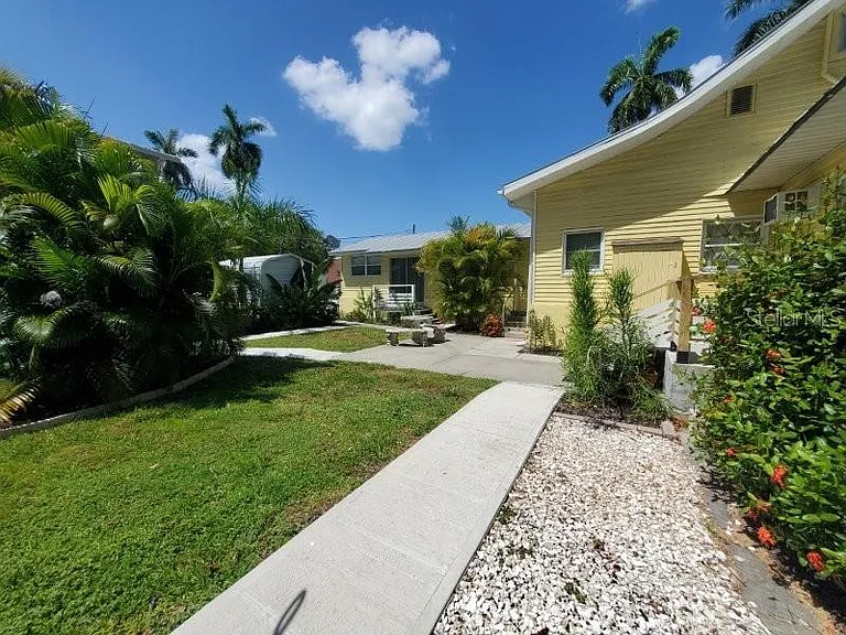 461 W Marion Ave #B — Photo 1
