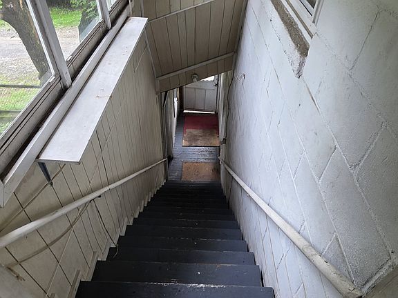 3rd image of 159 Rear 1 St