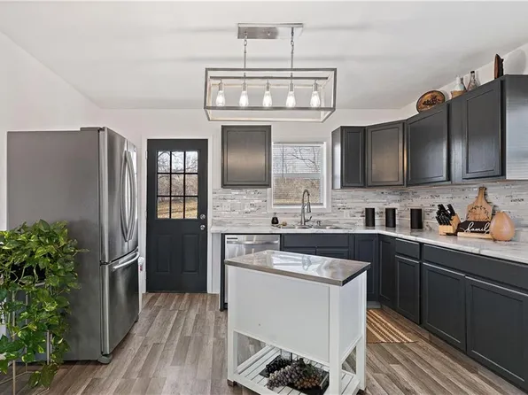 2110 N Hines Rd, Independence, MO 64058