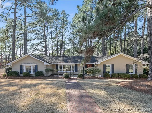 2515 Mirror Lake Dr, Fayetteville, NC 28303