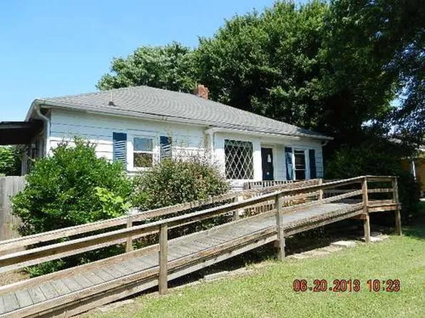 806 S Garden St, Liberty, NC 27298