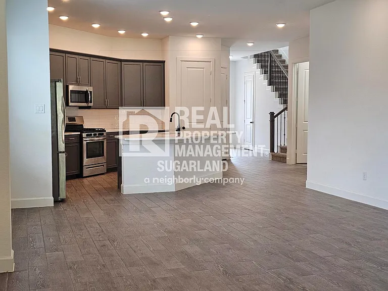 1414 Emma Lake Dr — Photo 47