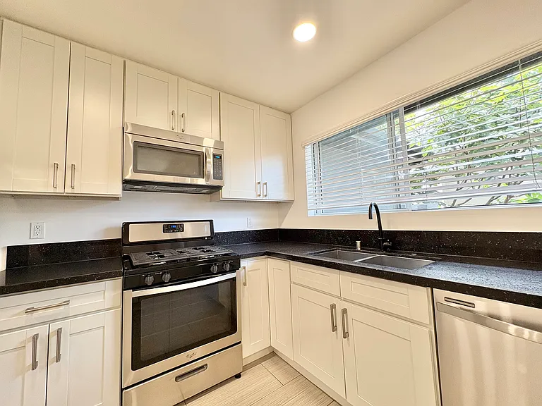 817 S Bedford St #4 — Photo 4