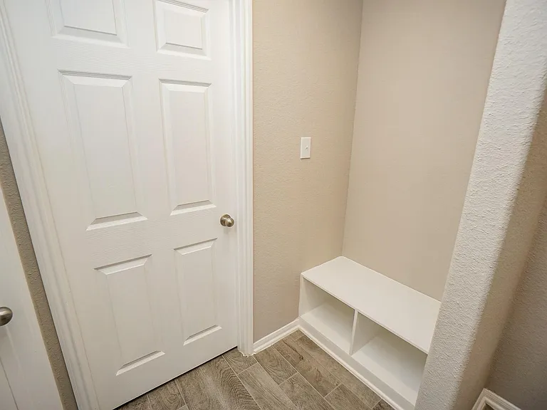 5463 Grand View Dr — Photo 12