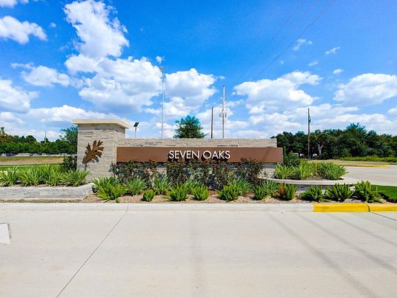 Seven Oaks Community Entrance