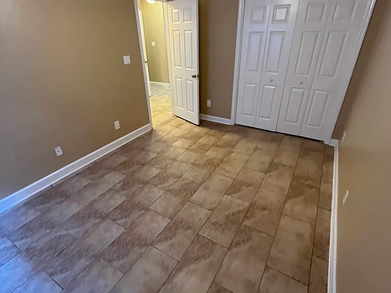 241 Parkwood Cir — Photo 11