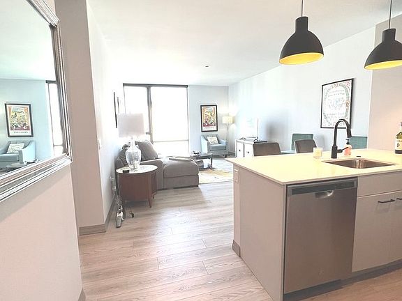 4th image of 2155G N Elston Ave #616