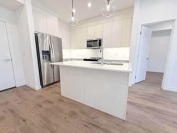 2nd image of 6 Merganser Dr W #1403
