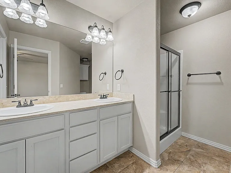 592 N Longfellow Ln — Photo 11