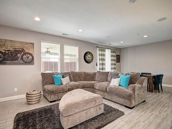 4th image of 1240 Tamarisk Dr