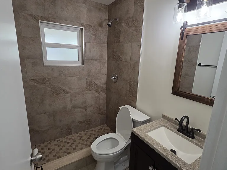 2711 SE 7th Ave — Photo 5