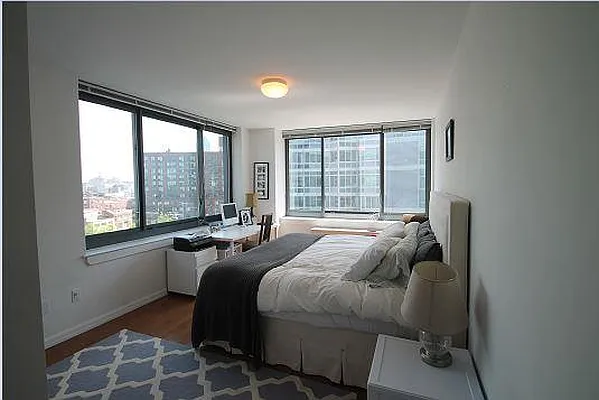 Rented by Space Marketing Shop | media 6