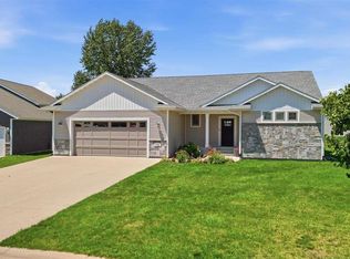 820 Fieldcrest Dr, Mankato, MN 56001