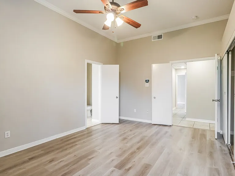8619 Spring Green Dr — Photo 10