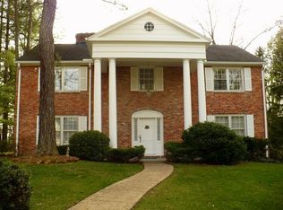 Colonial Way, Charleston, WV 25314