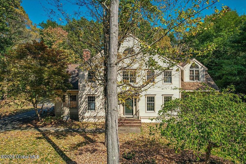 2nd image of 7 Hearthstone Drive
