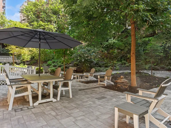 158-18 Riverside Drive West image 9 of 20