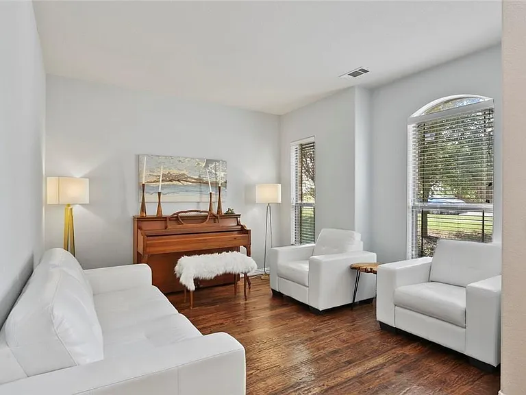 8778 Fisher Dr — Photo 2