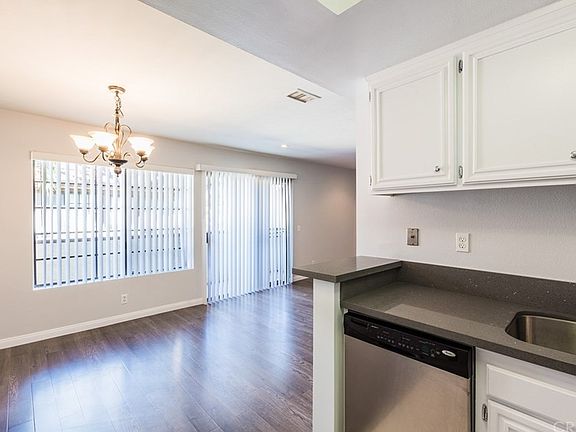5th image of 21815 Saticoy St Unit 38