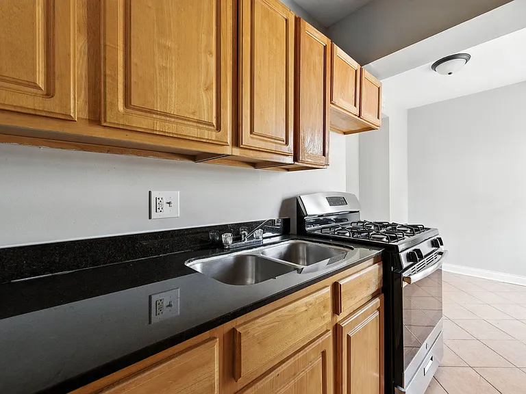 7150 S Cornell Ave #2W — Photo 7