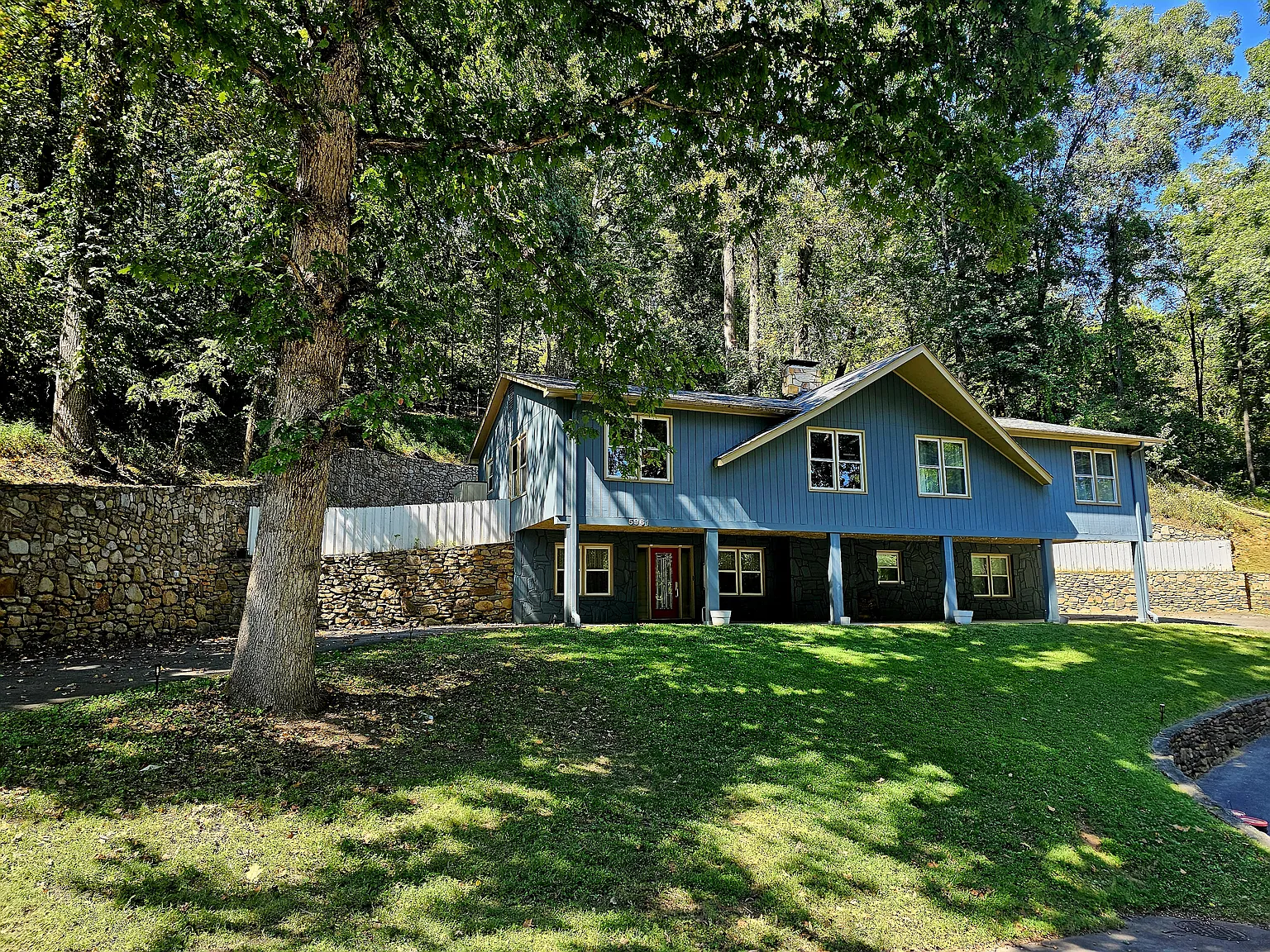 5 bed, 2910 sqft, $2,900 — Photo 1