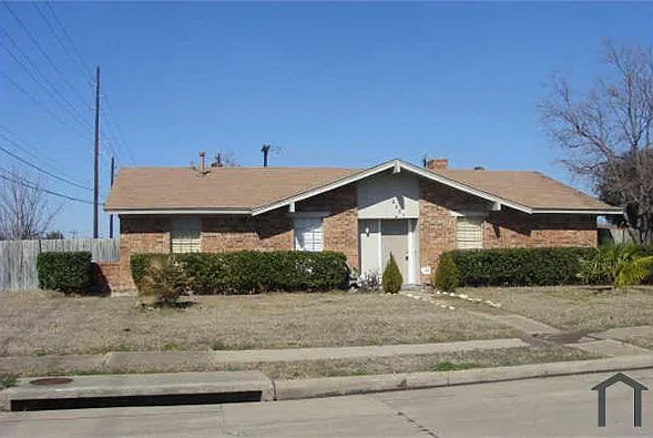 3437 Latham Dr