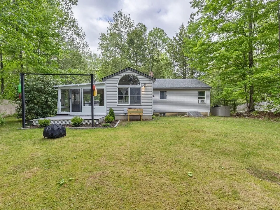 11 Frost Brook Ln