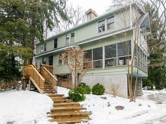 2nd image of 331 Evergreen Pl