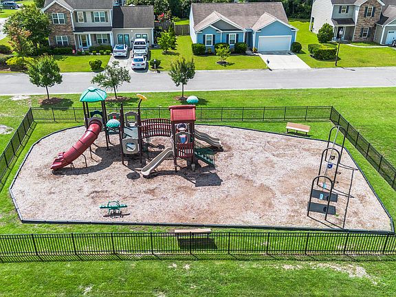 5th image of 615 Avington Lane NE