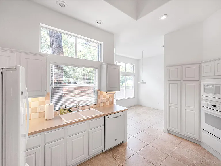 1621 Maggie Mayes St — Photo 15