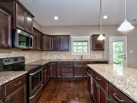 3rd image of 301 Ross Rd