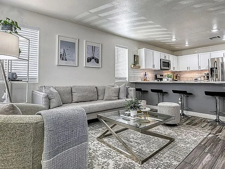 6080 Saint Petersburg Dr — Photo 3