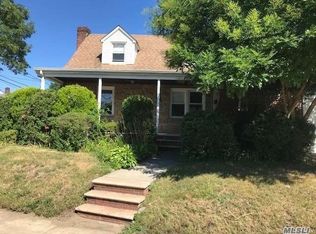 39 N Long Beach Rd, Rockville Centre, NY 11570