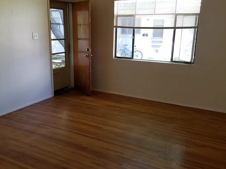 504 Princeton Dr SE #4 — Photo 3
