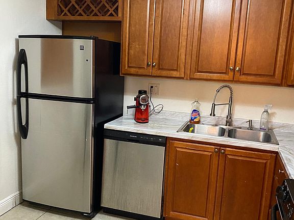 5th image of 13701 Kendale Lakes Cir #105