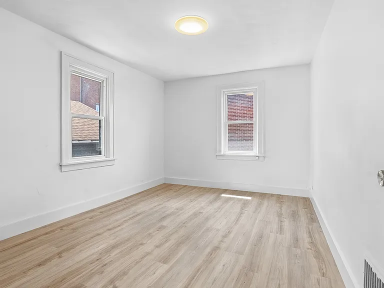 7806 Saint Lawrence Ave — Photo 11