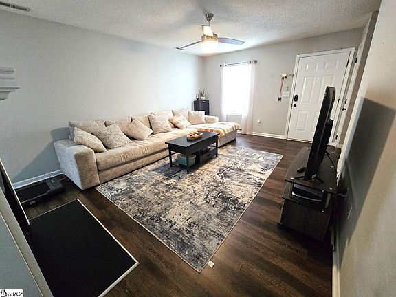 3rd image of 2 Allenwood Ln